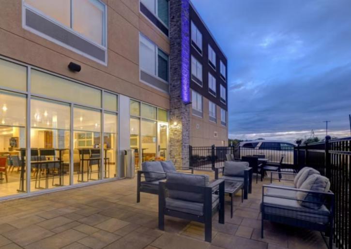Holiday Inn Express & Suites - Detroit - Dearborn By Ihg Extérieur photo