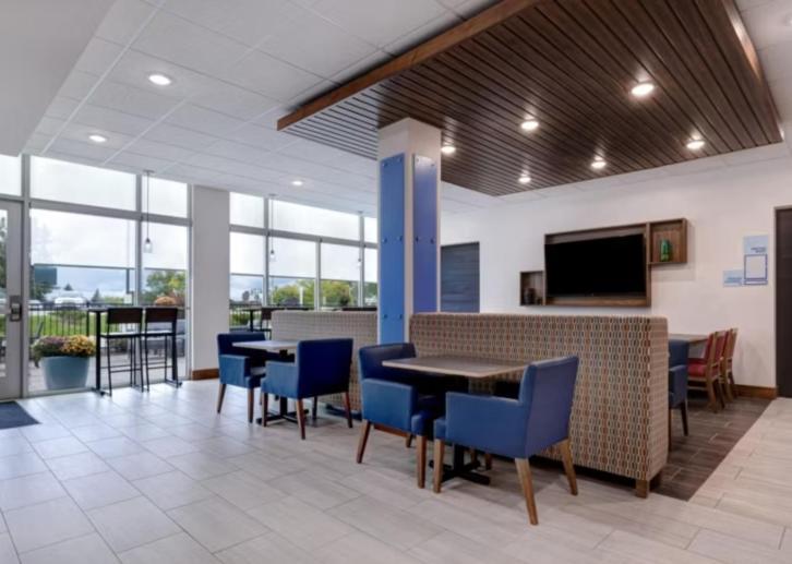 Holiday Inn Express & Suites - Detroit - Dearborn By Ihg Extérieur photo