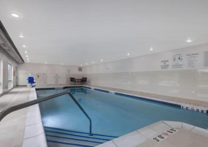 Holiday Inn Express & Suites - Detroit - Dearborn By Ihg Extérieur photo