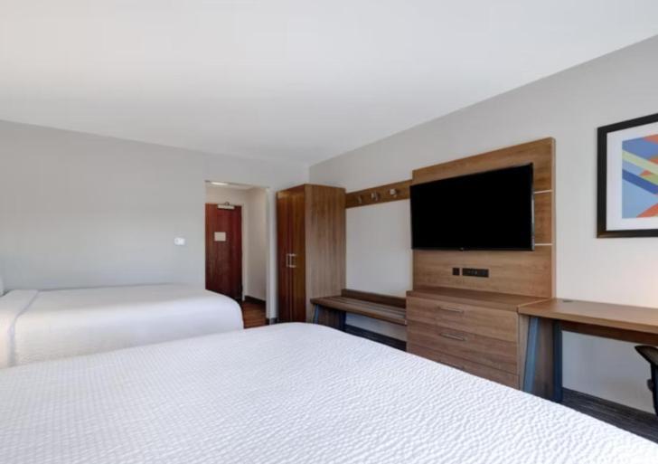 Holiday Inn Express & Suites - Detroit - Dearborn By Ihg Extérieur photo